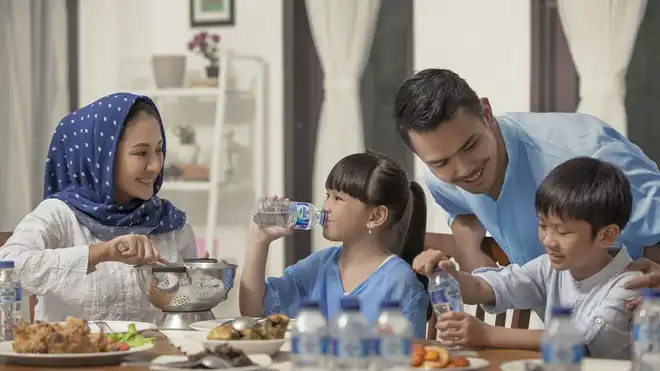 4 Tips Mengajarkan Puasa untuk Anak