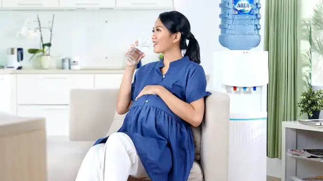 6 Cara Mengatasi Mual Saat Hamil yang Bisa Ibu Coba