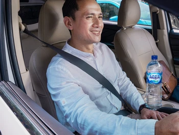 Imbangi aktivitas Travelingmu dengan minum air putih yang cukup