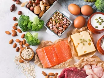Makanan Tinggi Protein untuk Diet dan Kesehatan: 15 Pilihan Terbaik!