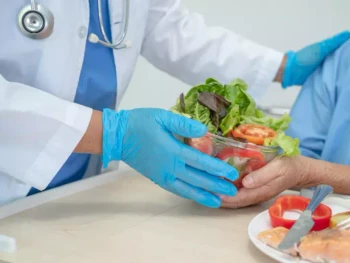 Makanan Pasca Operasi: Buah, Telur, dan Pantangannya