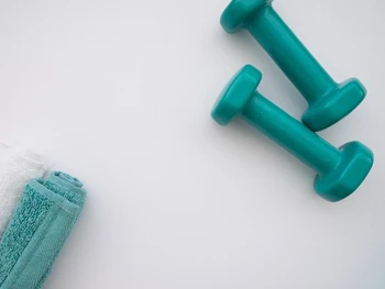 6 Benefits of Lifting Weights for Women: Physically & Mentally