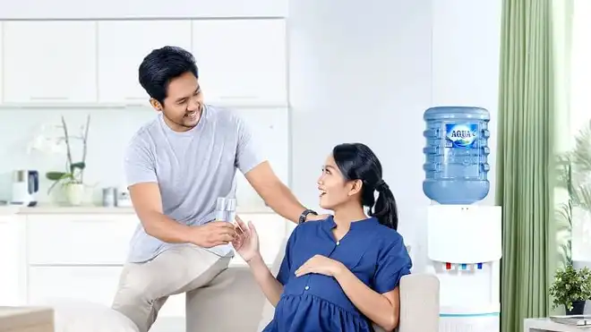 8 Cara Mengatasi Sakit Pinggang saat Hamil, Wajib Tahu!