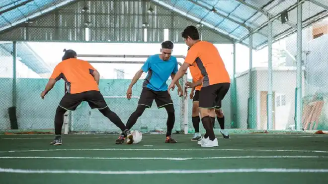 11 Perbedaan Futsal dan Sepak Bola yang Perlu Tahu