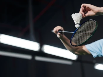 How to Serve in Badminton Correctly: Tips and Techniques