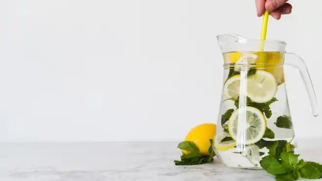 Cara Membuat Infused Water: 8 Resep Mudah dan Manfaatnya