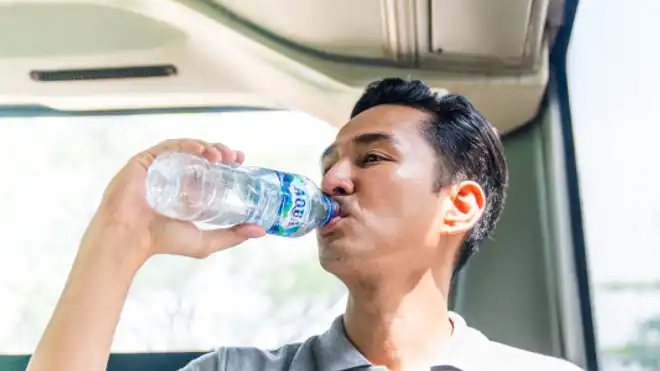 17 Manfaat Minum Air Putih untuk Kesehatan Tubuh
