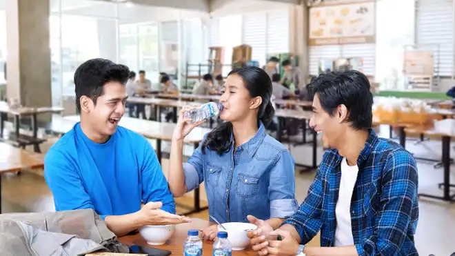 AQUA 330 ml: Harga, Jumlah dalam 1 Dus, & Cara Membeli