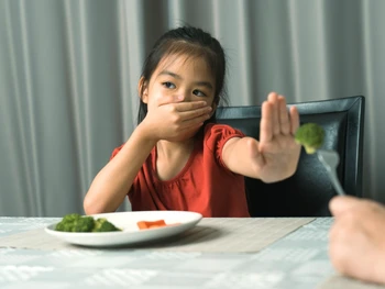 Anak Picky Eater? Ini Penyebab dan Cara Mengatasinya