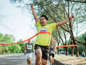 Cara Memasuki Garis Finish Lari Jarak Pendek dengan Tepat