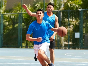 Chest Pass dalam Bola Basket: Fungsi, Teknik, dan Caranya