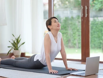 5 Effective Yoga Poses to Slim Down Your Belly