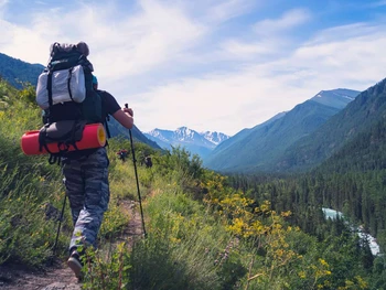 Pahami Manfaat Hiking & Persiapannya Sebelum Berangkat