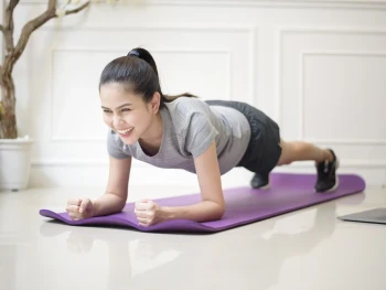 10 Manfaat Plank Sebelum Tidur dan Cara Melakukannya