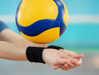 4 Types of Volleyball Underhand Passes and How to Perform Them
