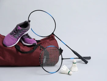 8 Perlengkapan Badminton yang Tak Boleh Terlewatkan