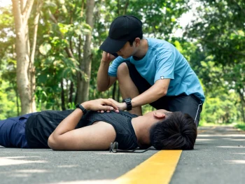 8 Appropriate First Aid Steps for Someone Who Faints
