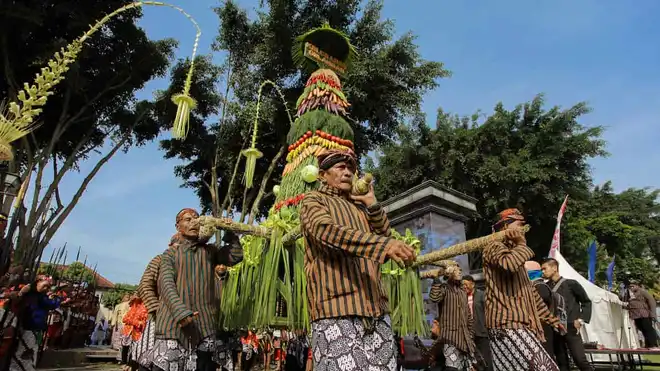 Yogyakarta Palace's Grebeg Syawal Tradition and Its Meaning